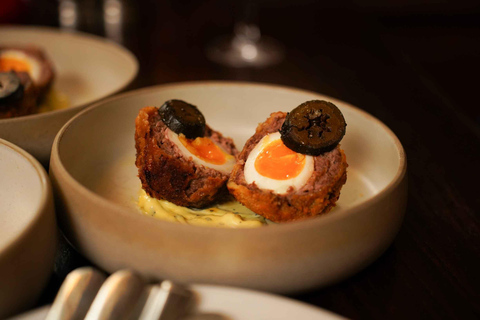 Eating Edinburgh: Old Town Food & Drinks Tour