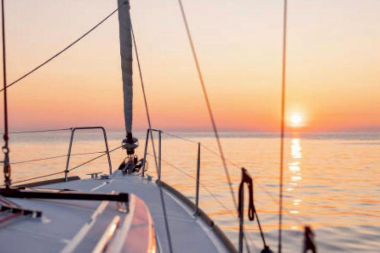 Porto: Tocht op een zeilboot gedeeld of privé (Sunset Option)Porto: Privétour op een zeilboot (ZONSONDERGANG OPTIE)