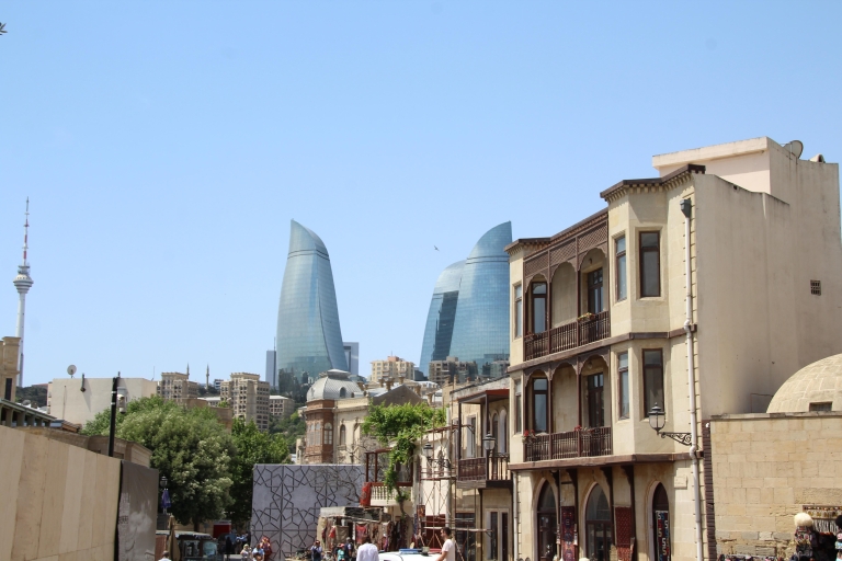 Visita a la Ciudad Vieja de Bakú en Azerbaiyán