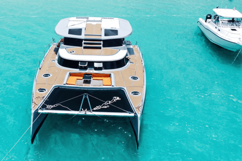 La Romana: Saona Island Private Catamaran Tour with Lunch