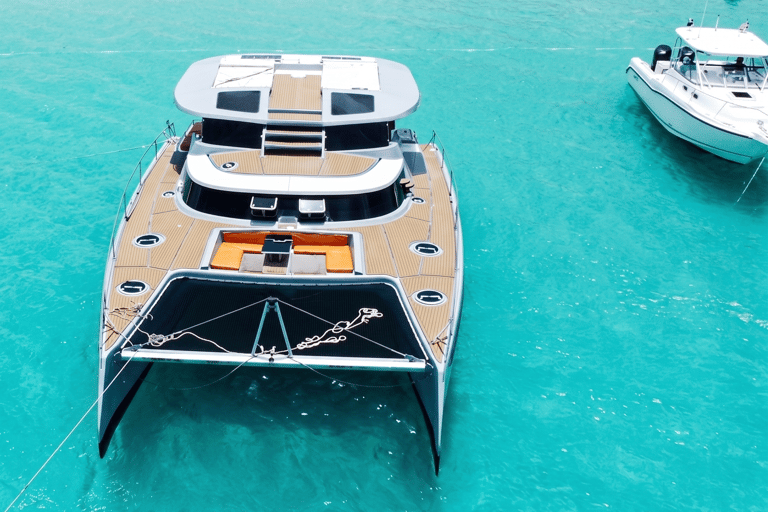 La Romana: Saona Island Private Catamaran Tour with Lunch