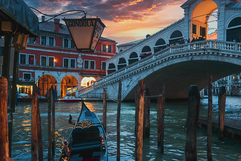Hidden Venice: Evening walking tour & a Mysterious Place