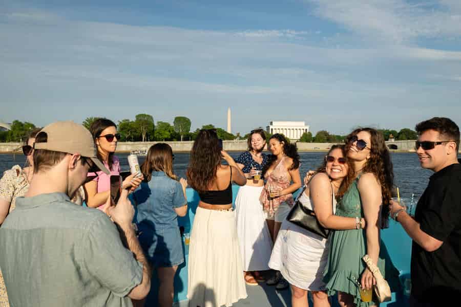 Washington, DC: Potomac River Yacht Cruise mit Open Bar. Foto: GetYourGuide Washington, DC: Potomac River Yacht Cruise mit Open Bar. Foto: GetYourGuide