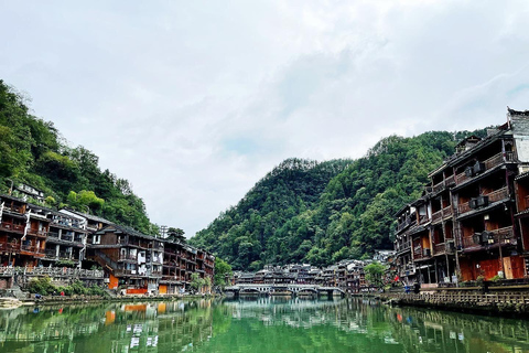 Zhangjiajie: Furong & Fenghuang 2-Day Tour with Boat Ride Small Group (4 people)