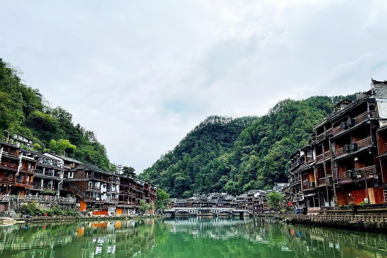 Zhangjiajie: Furong & Fenghuang 2-Day Tour with Boat Ride Small Group (4 people)