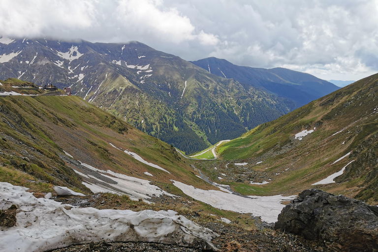 Bucharest: Top Gear Road & Wild Brown Bears, group max 8 pax Bucharest: Transfăgărășan Top Gear Road & Wild Brown Bears