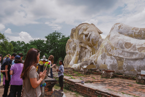 Vanuit Bangkok: dagtocht Ayutthaya per bus, met boottochtTour vanaf een ontmoetingspunt