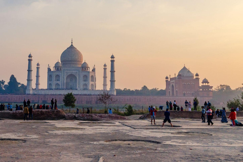 Desde Delhi: Excursión al Taj Mahal al Amanecer, Fuerte de Agra y Baby TajSólo servicio de guía - Visita sólo con guía en Agra