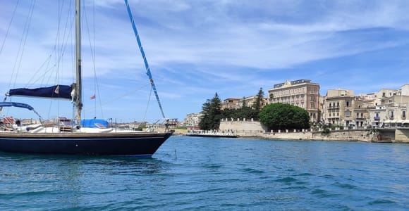 Snorkeling by sailboat in the Plemmirio Reserve