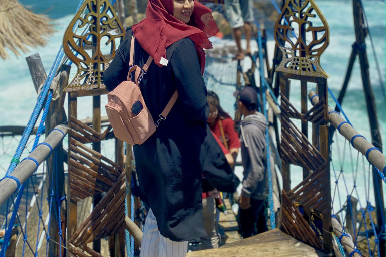 Yogyakarta: spiaggia di Timang, grotta di Pindul e tour con droniYogyakarta: spiaggia di Timang, grotta di Pindul e tour con drone