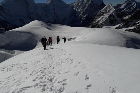 Von Lukla aus: Lobuche East Peak (6.119m) Besteigung