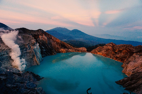 Ijen Crater Trekking Tour from Bali or Banyuwangi From Banyuwangi: Ijen Crater Trekking Tour