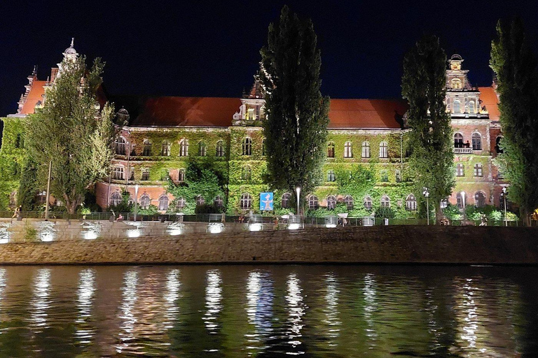 Wroclaw: Sunset Catamaran Cruise with Drink and Music