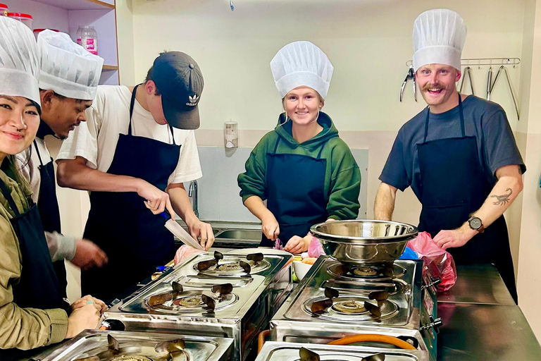 كاتماندو: رحلة إيفرست، ومواقع اليونسكو، ودورة الطبخ