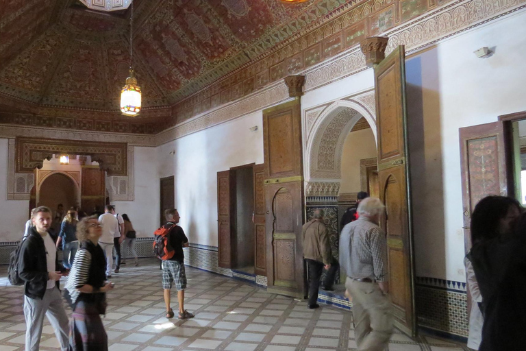 Marrakech: Bahia Palace Guided Walking Tour Shared Group Walking Tour in French– From the Meeting Point
