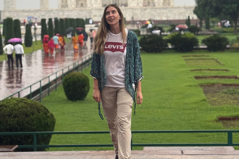 Dagsutflykt till Taj Mahal i en SUV-bil med alternativ.Dagsutflykt till Taj Mahal i en SUV-bil + guide