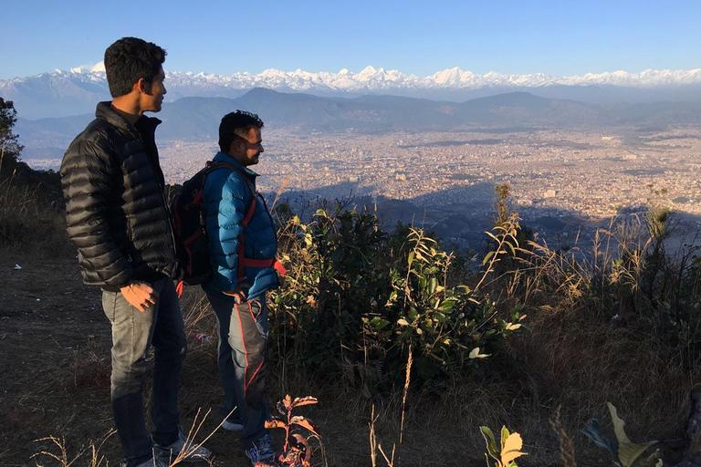 كاتماندو: رحلة مشي بصحبة مرشد إلى تلة تشامباديفي مع وجبة غداء
