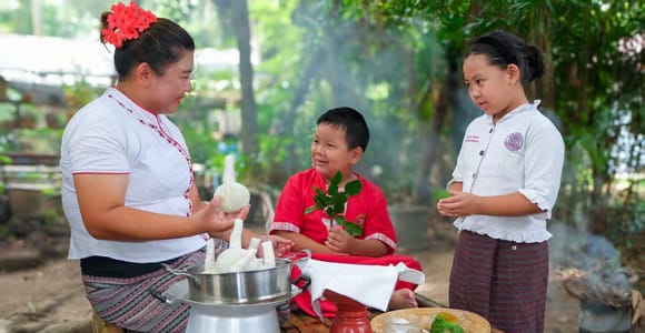 Chiang Mai: Village Hike, Herbal Bath, and Food-Making Tour