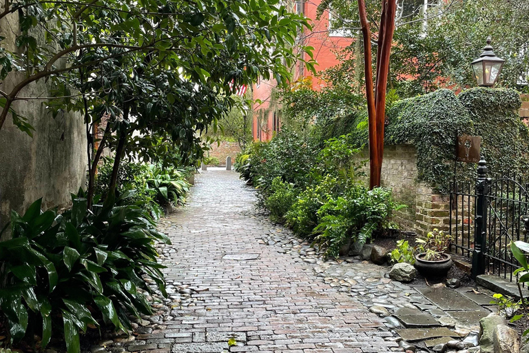 Charleston: Secret Strolls Guided Walking Tour