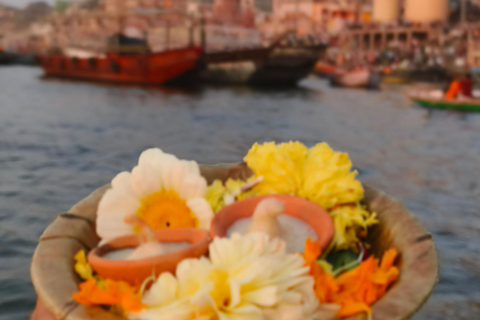 Varanasi : 4 heures de visite matinale (lever du soleil, cérémonie, temple, bateau)