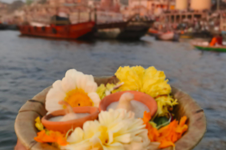 Varanasi: 4 hour Morning Tour(Sunrise,Ceremony,Temple,Boat))