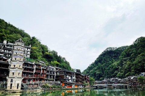 Zhangjiajie: Furong & Fenghuang 2-Day Tour with Boat Ride Small Group (4 people)