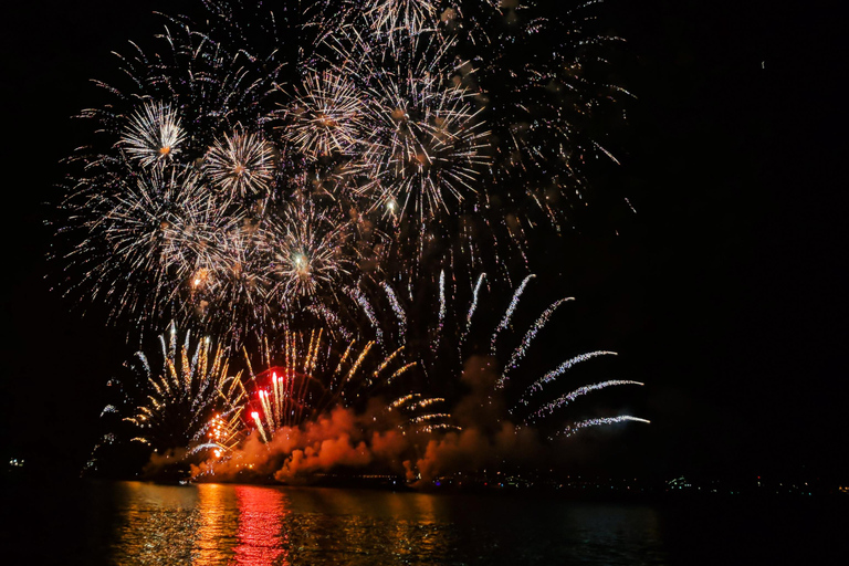 Tour en bateau : Naviguez vers 2026 à Lisbonne, 3 heures avec champagneTour en bateau : Navigation vers le Nouvel An 2026 à Lisbonne, 3 heures avec champagne
