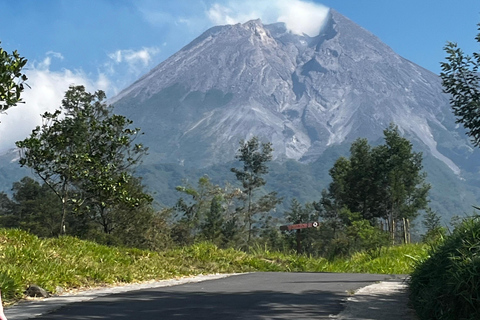 Yogyakarta: Merapi-Wanderung und Rafting-Tour auf dem EloYogyakarta: Merapi-Trekking und Rafting auf dem Elo