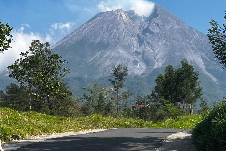 Yogyakarta: Merapi-Wanderung und Rafting-Tour auf dem EloYogyakarta: Merapi-Trekking und Rafting auf dem Elo