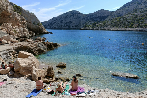 Absolut Calanques de Marseille. Kanjoner, fiskeby och turkos strand