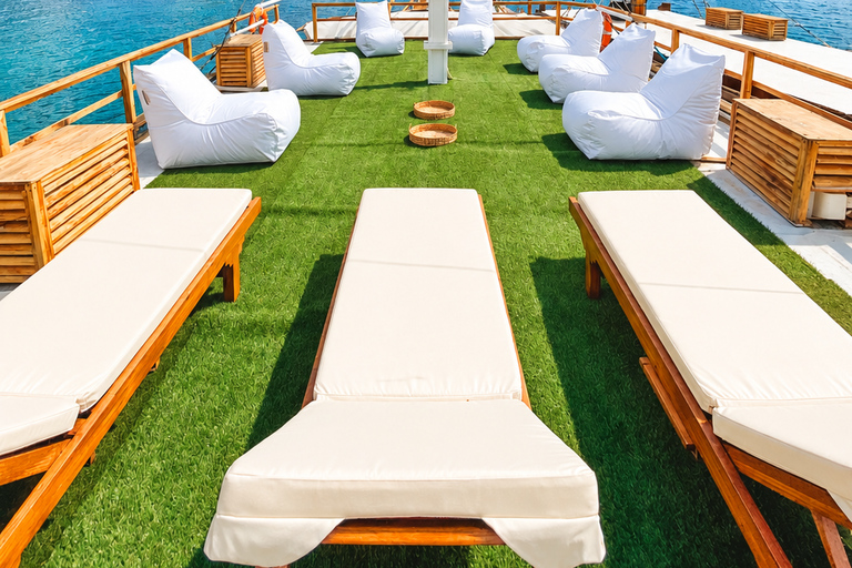 Labuan Bajo: 3-Day Komodo Sailing Luxury Boat with All Fees Deluxe Boat - Private Standar Room (2pax/room)