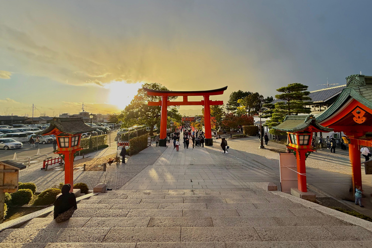 Kyoto: Early-Access Fushimi Inari Private Walking Tour