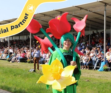 Amsterdam: Day Trip to Flower Parade & Keukenhof on April 18