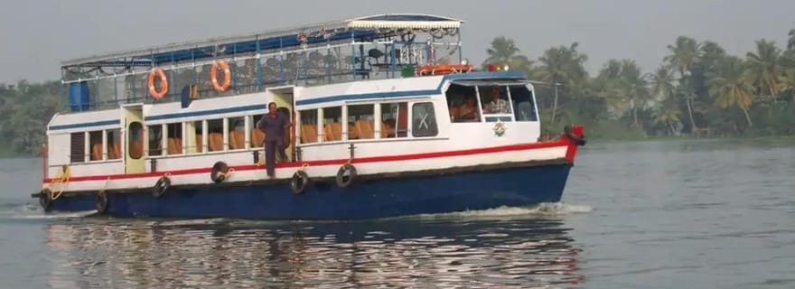 Kochi : sortie en bateau sur les eaux calmes d'Alleppey et trajet en train