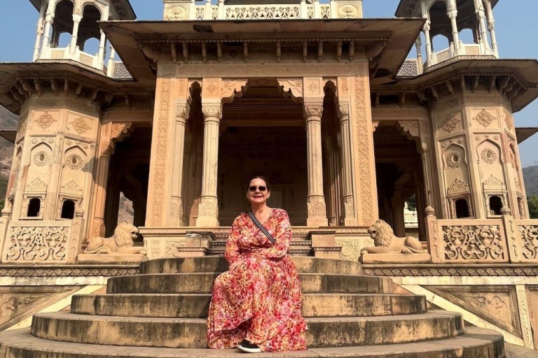 Ganztägige Jaipur Sightseeing Tour mit Guide im Auto