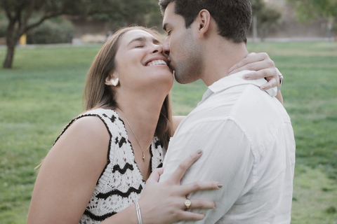 Santiago: Fotoshoot voor koppels in het mooiste park van de stadSantiago: Fotoshoot voor een stel in het mooiste park van de stad