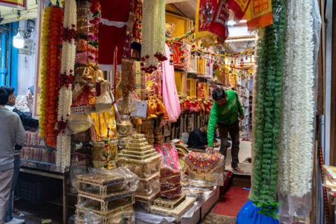 Delhi: Private Guided Shopping Tour in A/C car with transferPrivate Half-Day Guided Shopping Tour with Expert