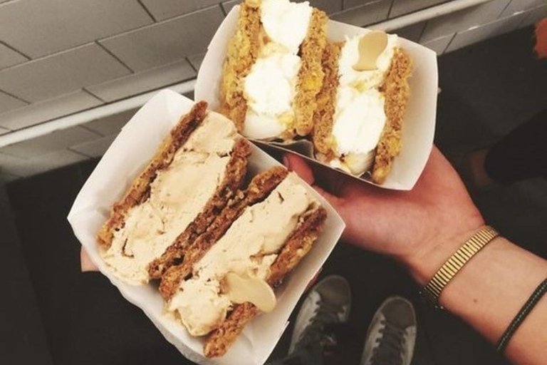 Toronto: o melhor tour de comida de rua com um guia localToronto: tour a pé privado de 3 horas com degustação de comida