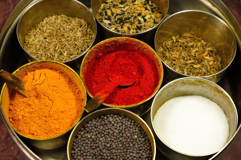 جايبور: جولة في السوق، درس في الطهي، ووجبة مع العائلة