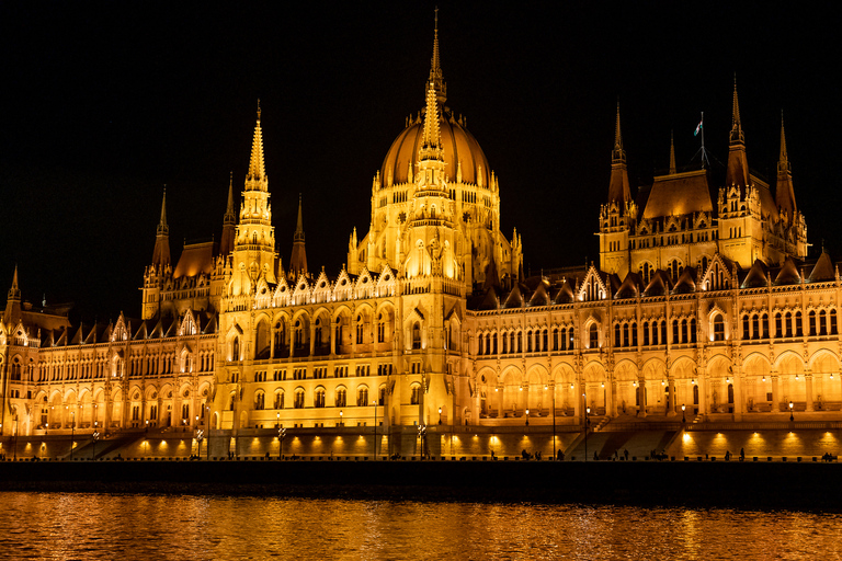 Budapest: cena y crucero por el Danubio con música en vivoCena de 3 platos