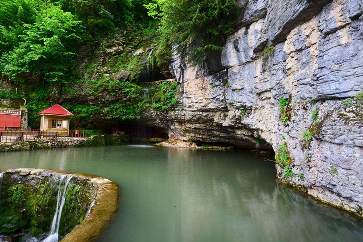 Scopri Grotte Çal, Altopiano Hıdırnebi e Lago Sera