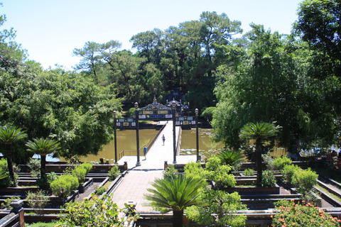 Hue: Crucero por el Río del Perfume con la Pagoda y Tumbas de Thien Mu