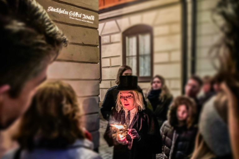 Estocolmo: tour histórico y ruta de fantasmas de 1,5 horasTour en sueco en Gamla Stan