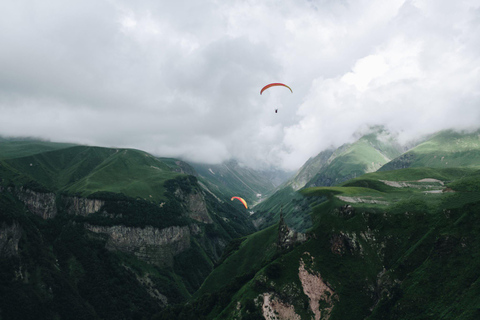 Au-delà de Tbilissi : Explorez l'Ananuri, le Gudauri et le KazbegiAu-delà de Tbilissi : Explorez la région sauvage de Kazbegi