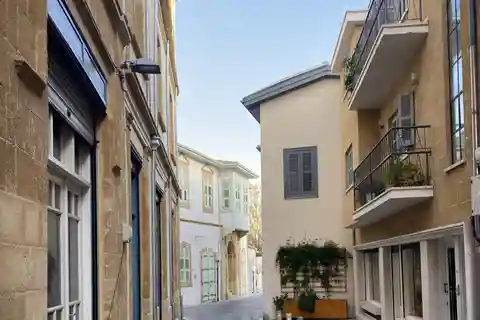 Nicosia: Bike Ride with a Street Art Tour