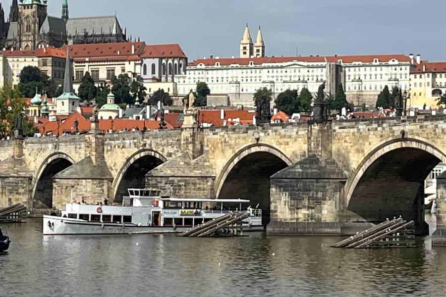 1-stündige Bootsfahrt mit 2 Getränken. Foto: GetYourGuide 1-stündige Bootsfahrt mit 2 Getränken. Foto: GetYourGuide