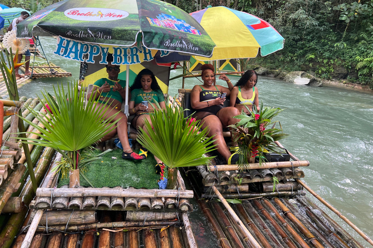 نهر ليثي: جولة خاصة بالتجديف مع تدليك القدمين والغداءجولة تجديف على قوارب الخيزران مع تدليك القدمي