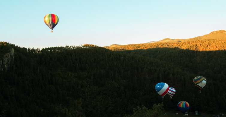 カスター：日の出のブラックヒルズ熱気球飛行