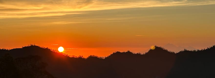 Bali : lever de soleil en 4w & source d'eau chaude naturelle
