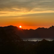 Bali : lever de soleil en 4w & source d'eau chaude naturelle